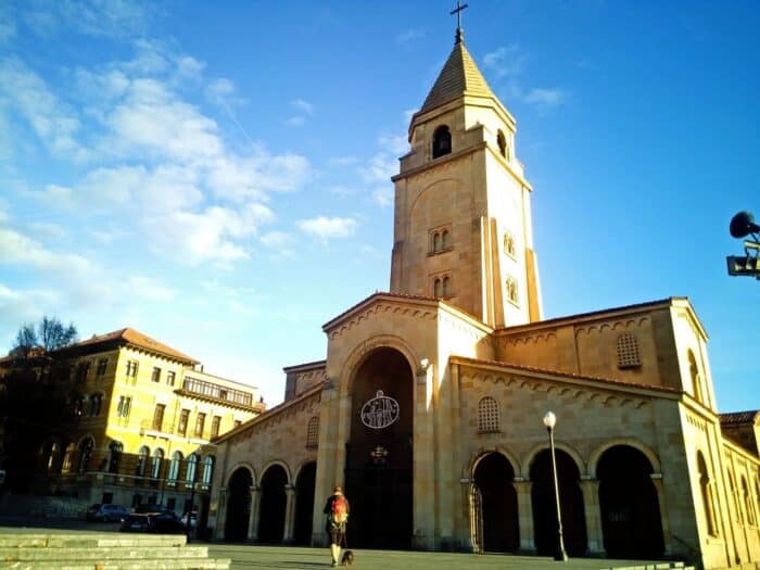 Iglesia San Pedro. Qué ver en Gijón