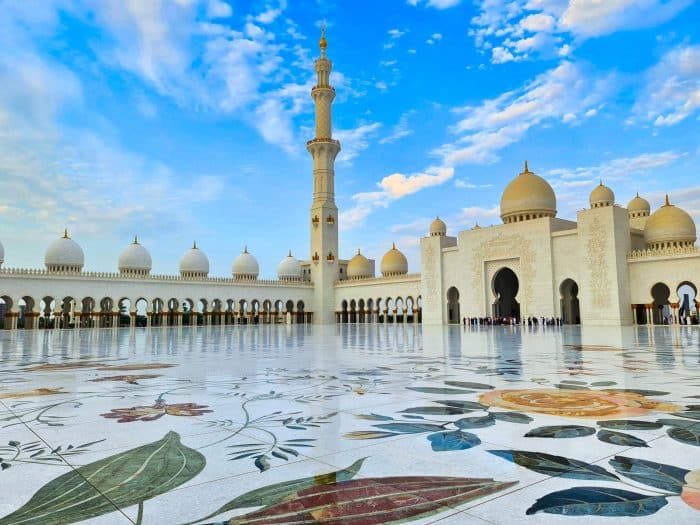 Mezquita Sheikn Zayed. Cómo llegar de Dubái a Abu Dhabi.