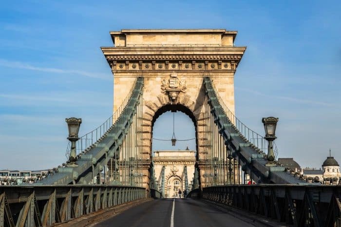 Puente de las Cadenas. donde alojarse en Budapest.