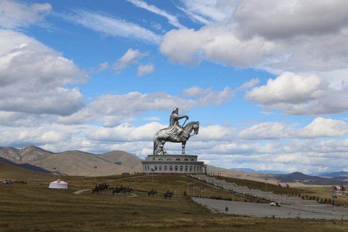 Estatua ecuestre de Gengis Kan. Seguro de viaje para Mongolia Estatua ecuestre de Gengis Kan. Seguro de viaje para Mongolia