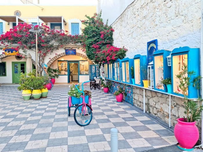 Adamas, un lugar donde alojarse en Milos con todo a mano Adamas, un lugar donde alojarse en Milos con todo a mano