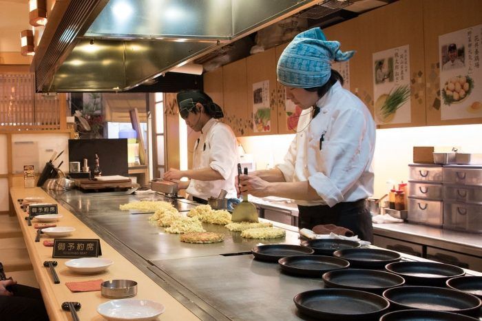 Okonomiyaki. Plato típico de Hiroshima. Okonomiyaki. Plato típico de Hiroshima.