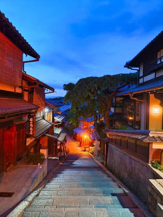 Cuesta Sannenzaka. Calles que ver en Kioto de noche