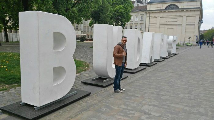 Letrero Budapest. Mejores seguros de viaje a Hungría Letrero Budapest. Mejores seguros de viaje a Hungría