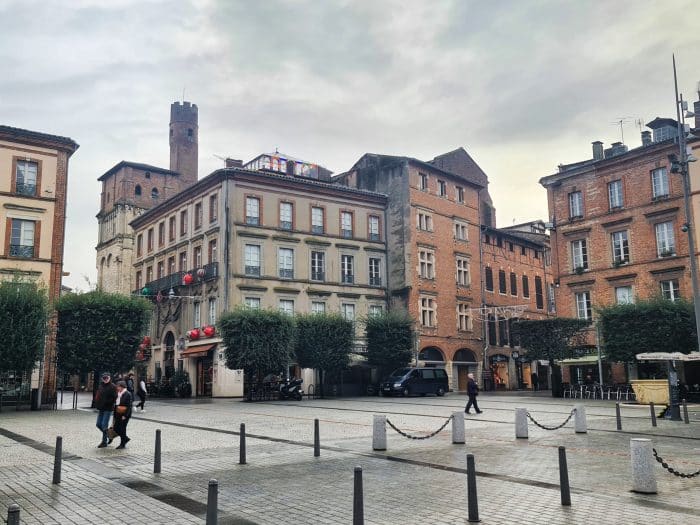 Plaza Sainte Cecile y Colegiata de Saint-Salvy. Qué ver en Albi