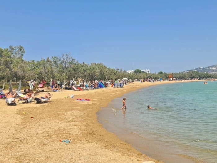 Playa Psaraliki, la playa más cerca al centro que ver en Antiparos