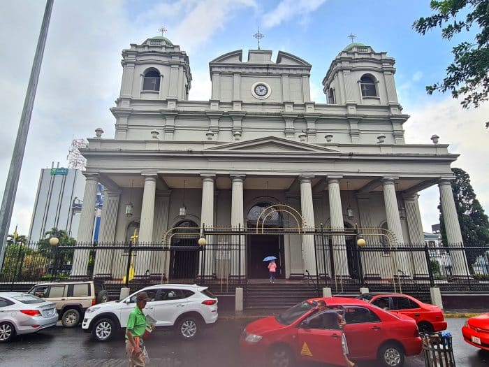 Catedral Metropolitana de San José. Dónde alojarse en San José