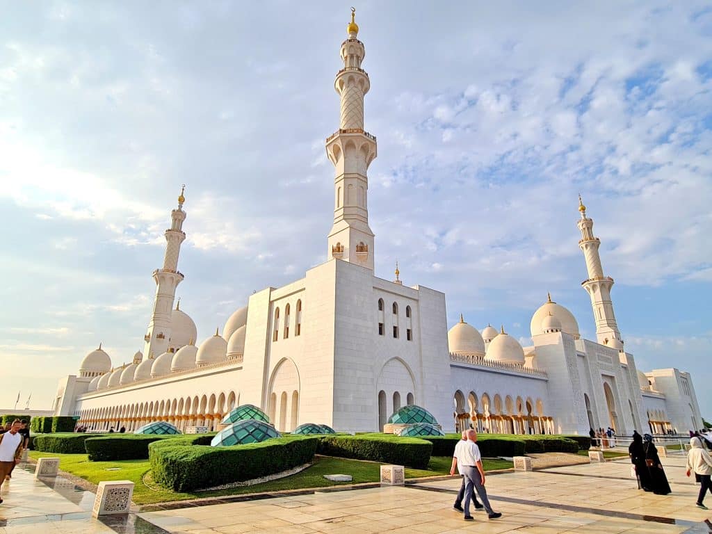 Gran Mezquita. Mejores excursiones en Abu Dhabi