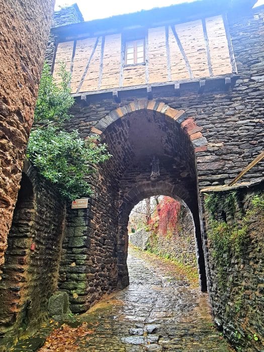 Puerta de la Vinzelle. Qué visitar en Conques