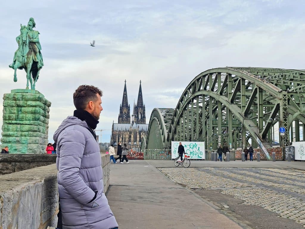 Puente de Hohenzollern, desde la zona de Deutz. Dónde alojarse en Colonia