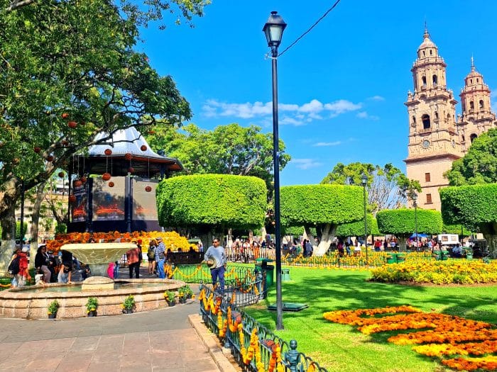 Plaza de Armas. Qué ver en Morelia