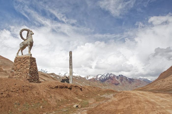 Monumento de la Ruta de la Seda. Mejor seguro de viaje para Kirguistán Monumento de la Ruta de la Seda. Mejor seguro de viaje para Kirguistán