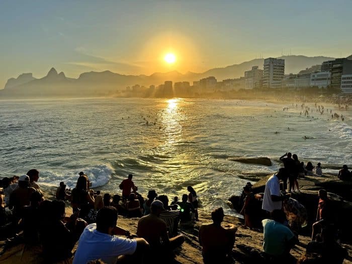 Puesta de sol en Río de Janeiro desde Pedra do Arpoador