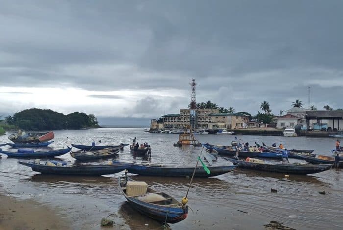 Barcas. Seguro de viaje para Camerún Barcas. Seguro de viaje para Camerún