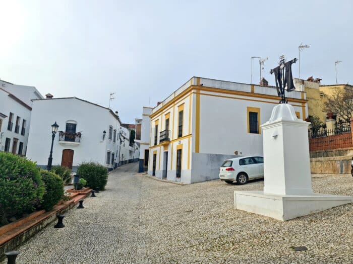 Plaza del Llano. Qué ver en Almonaster la Real.