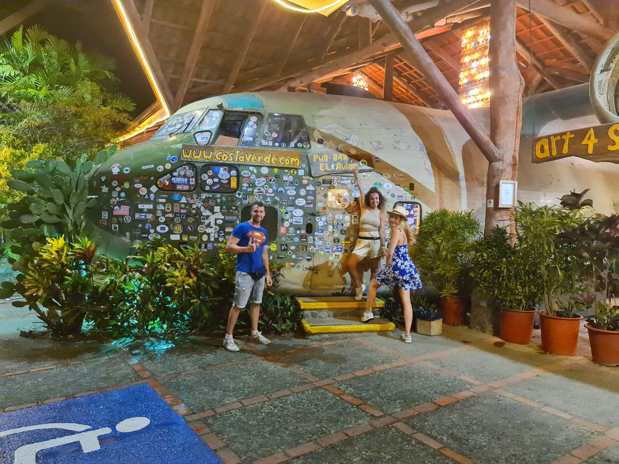 Bar el avión. Donde alojarse en Manuel Antonio