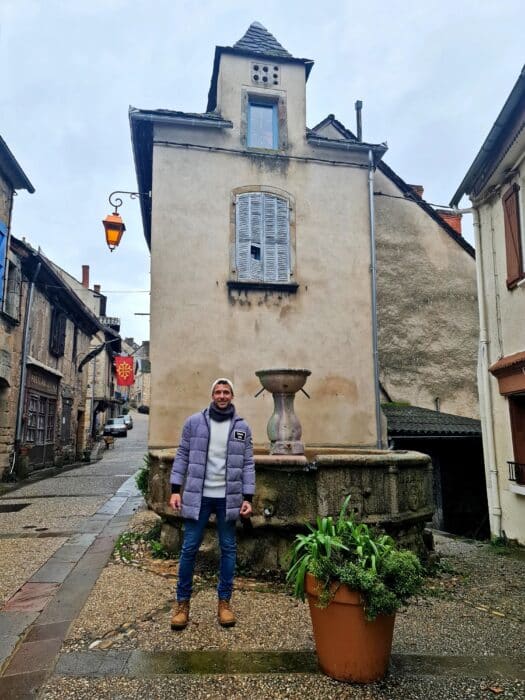 Fuente monolítica de los Cónsules. Lugares que ver en Najac