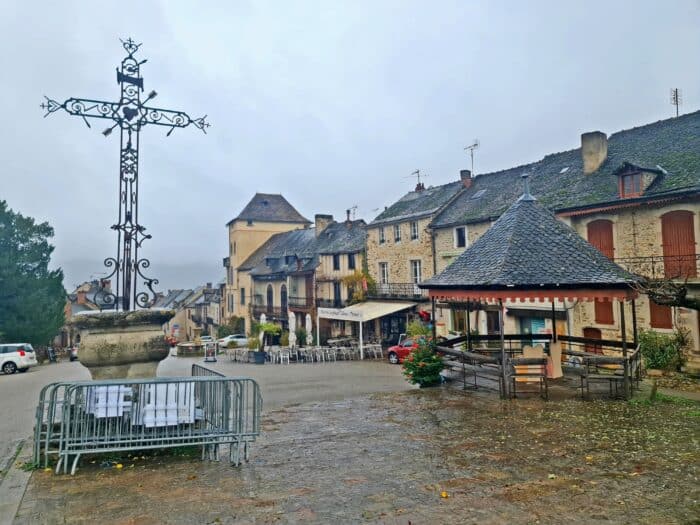 Place du Faubourg. Que ver en Najac