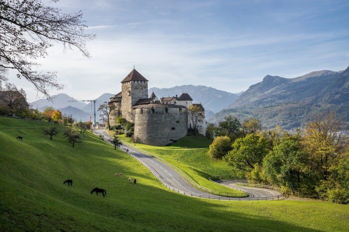 Castillo de Liechtenstein. Seguros de viaje para Liechtenstein Castillo de Liechtenstein. Seguros de viaje para Liechtenstein