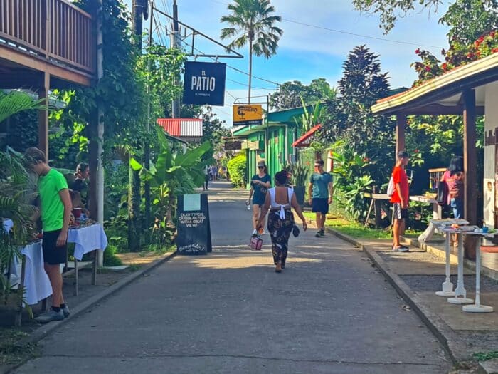 Pueblo. Dónde alojarse en Tortuguero