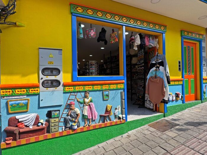 Zócalos de Guatapé. Qué ver en Guatapé