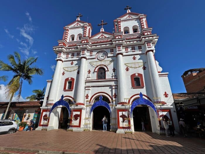 Iglesia de Nuestra Señora del Carmen. Qué visitar en Guatapé
