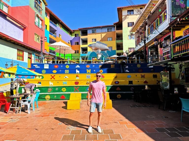 Plazoleta de los zócalos. Qué ver en Guatapé