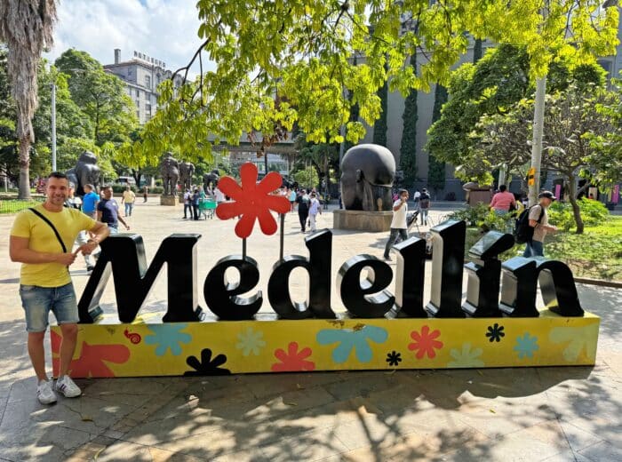 Letrero Medellín. Qué ver en Medellín