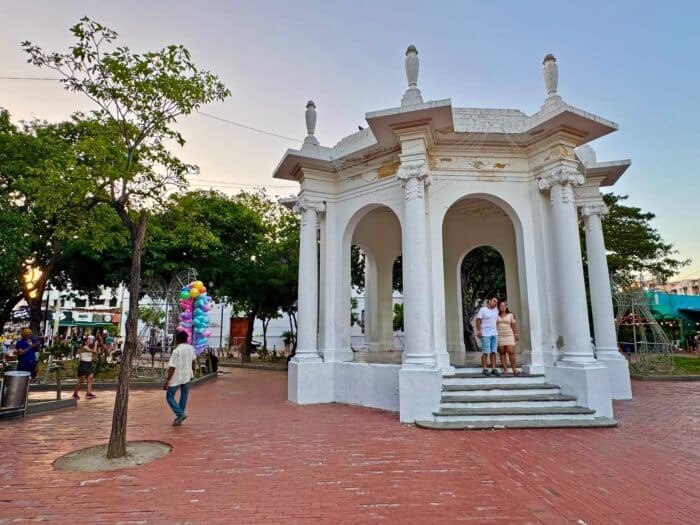 Parque de los Novios, centro histórico de Santa Marta. Dónde alojarse en Santa Marta