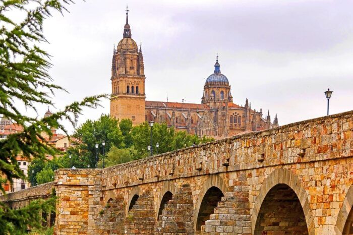 Puente Romano. Dónde alojarse en Salamanca