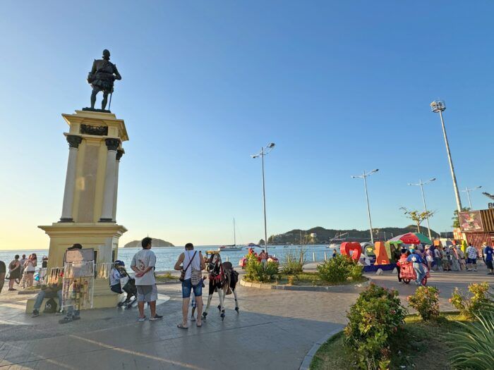 Estatua Camellón Rodríguez de Bastidas. Qué ver en Santa Marta