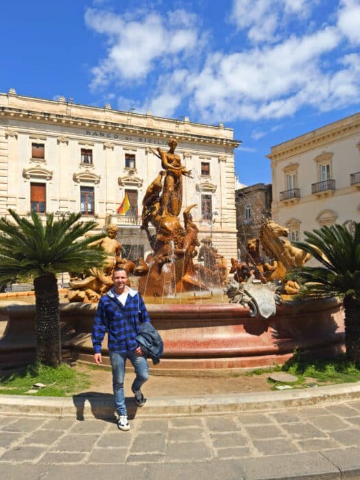 Fuente de Arquimides. Dónde alojarse en Siracusa