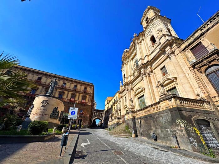 Plaza San Francisco de Asís. Qué ver en Catania