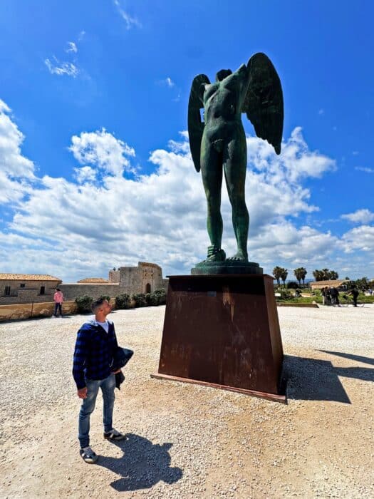 Escultura Mitoraj. Qué ver en Siracusa