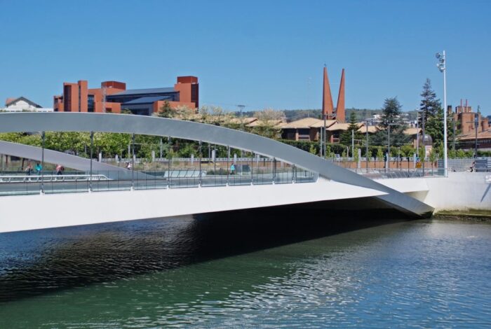 Puente de Lehendakari Aguirre. Zonas donde dormir en Donosti
