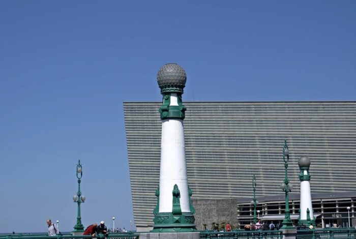 Palacio de Congresos Kursaal, Gros. Mejores zonas donde alojarse en Donosti