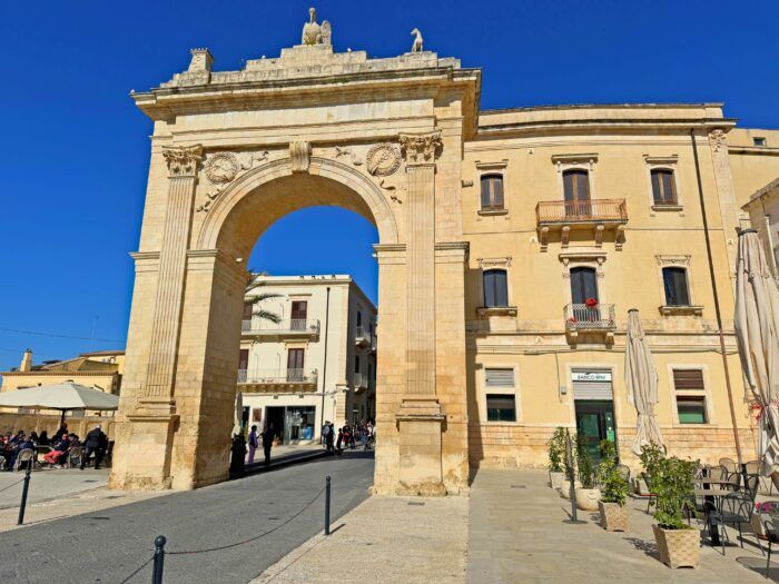 Porte Reale. Qué ver en Noto