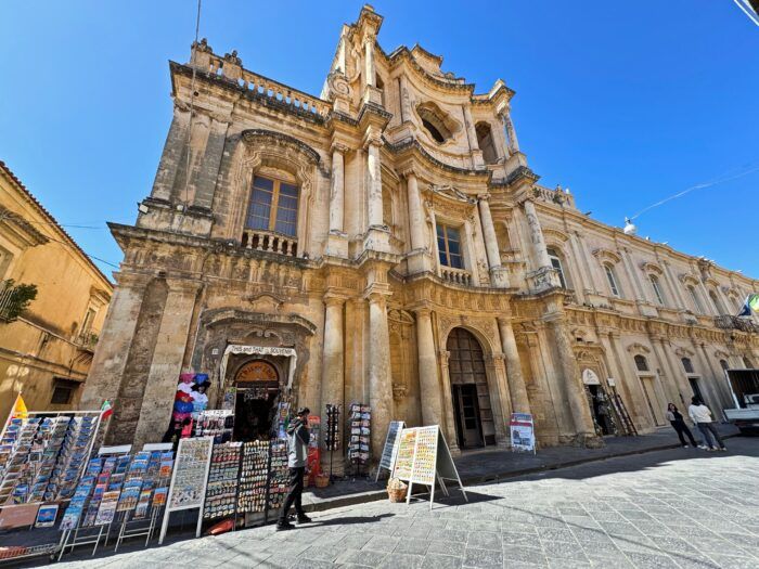 Iglesia de San Carlos Borromeo. Qué visitar en Noto