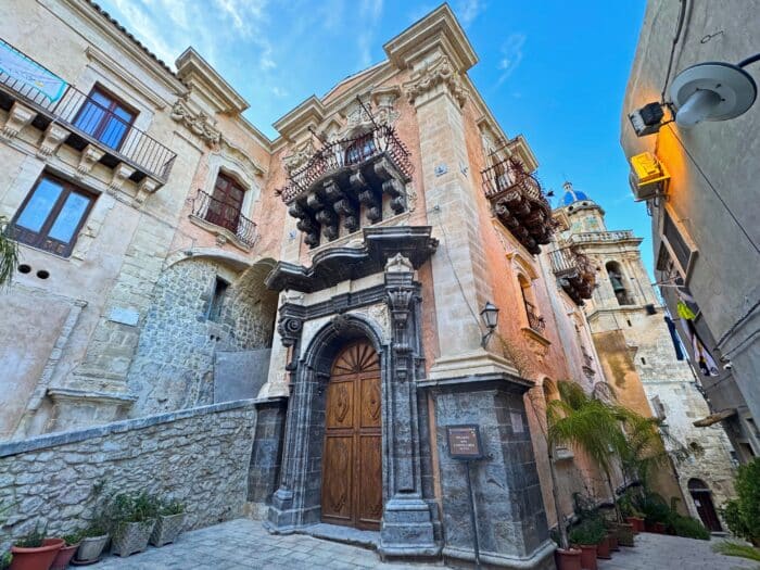 Palazzo della Cancelleria. Qué ver en Ragusa