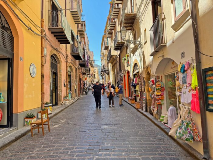Via Vittorio Emanuele. Qué ver en Cefalú