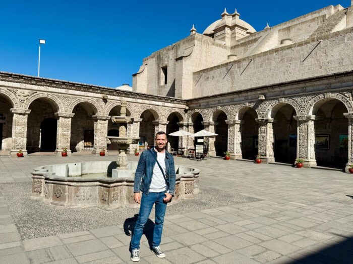 Claustro iglesia de la Compañía. Qué ver en Arequipa