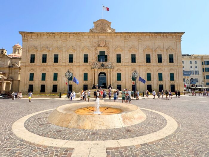 Albergue de Castilla. Qué visitar en La Valeta