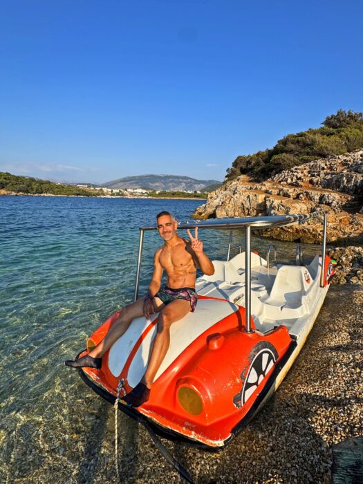 Islas Hermanas. Ruta por Albania