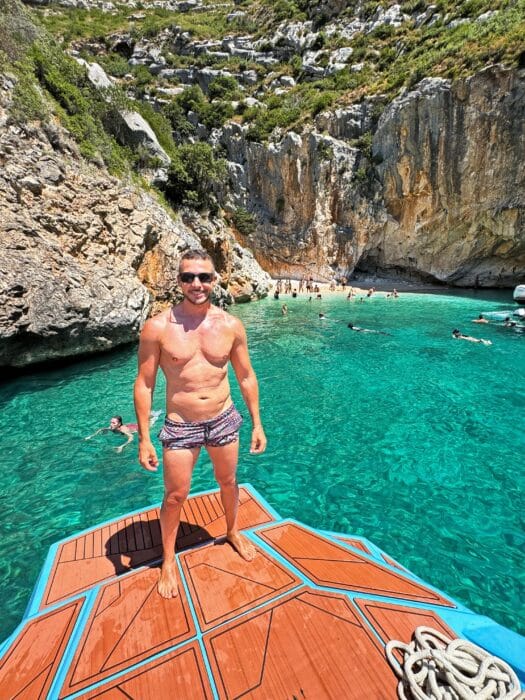 Paseo en barco por las playas de Himare. Ruta por Albania